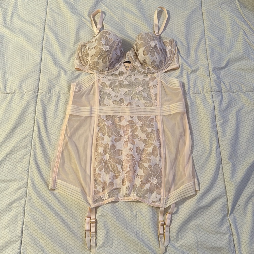 🌸VICTORIAS SECRET GARTER SLIP🌸